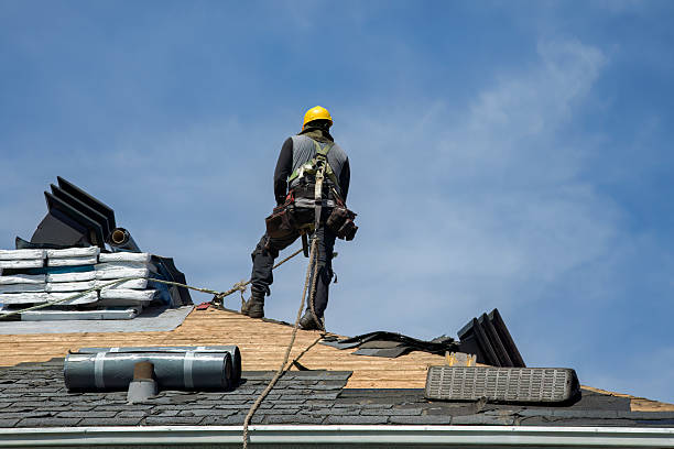Professional Gutter Installation technician working in Woodbury, KY